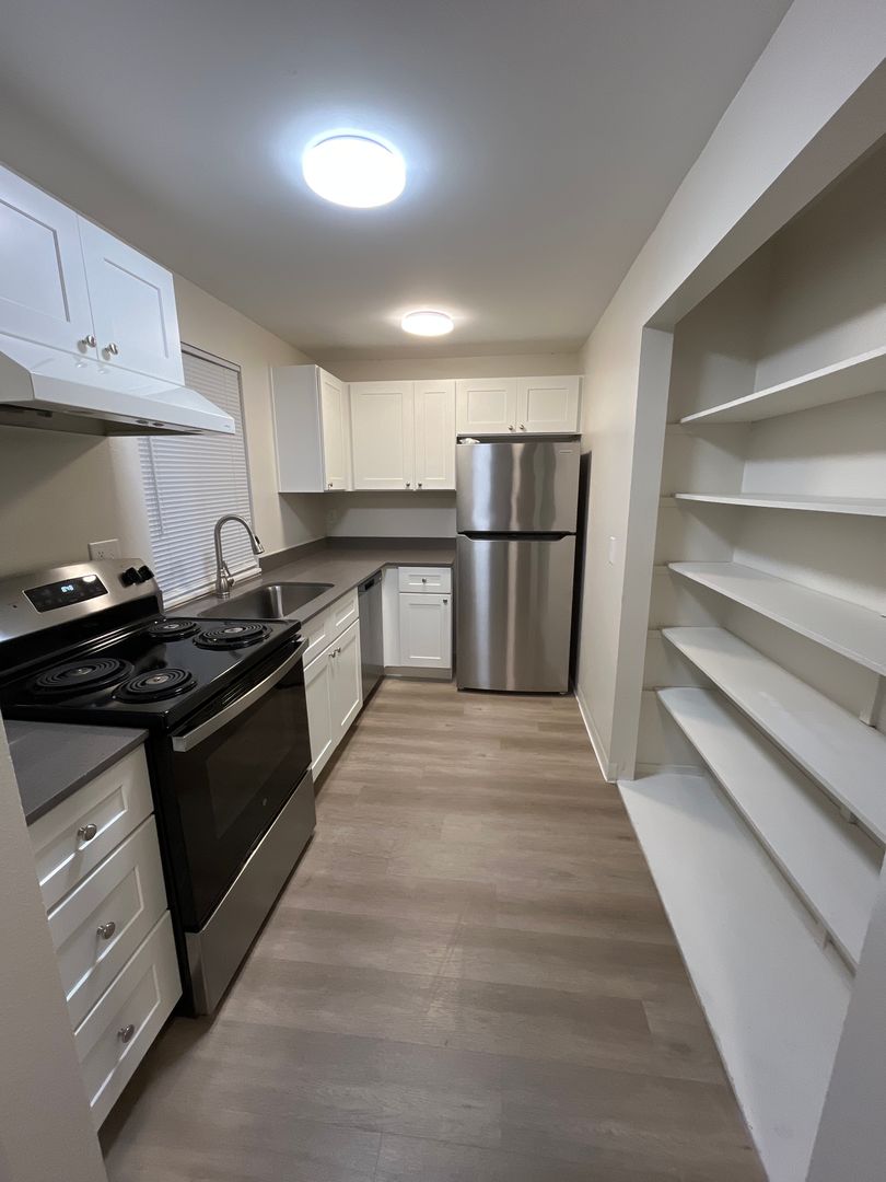 Edmonds Apartment: 20810 76th Ave  W