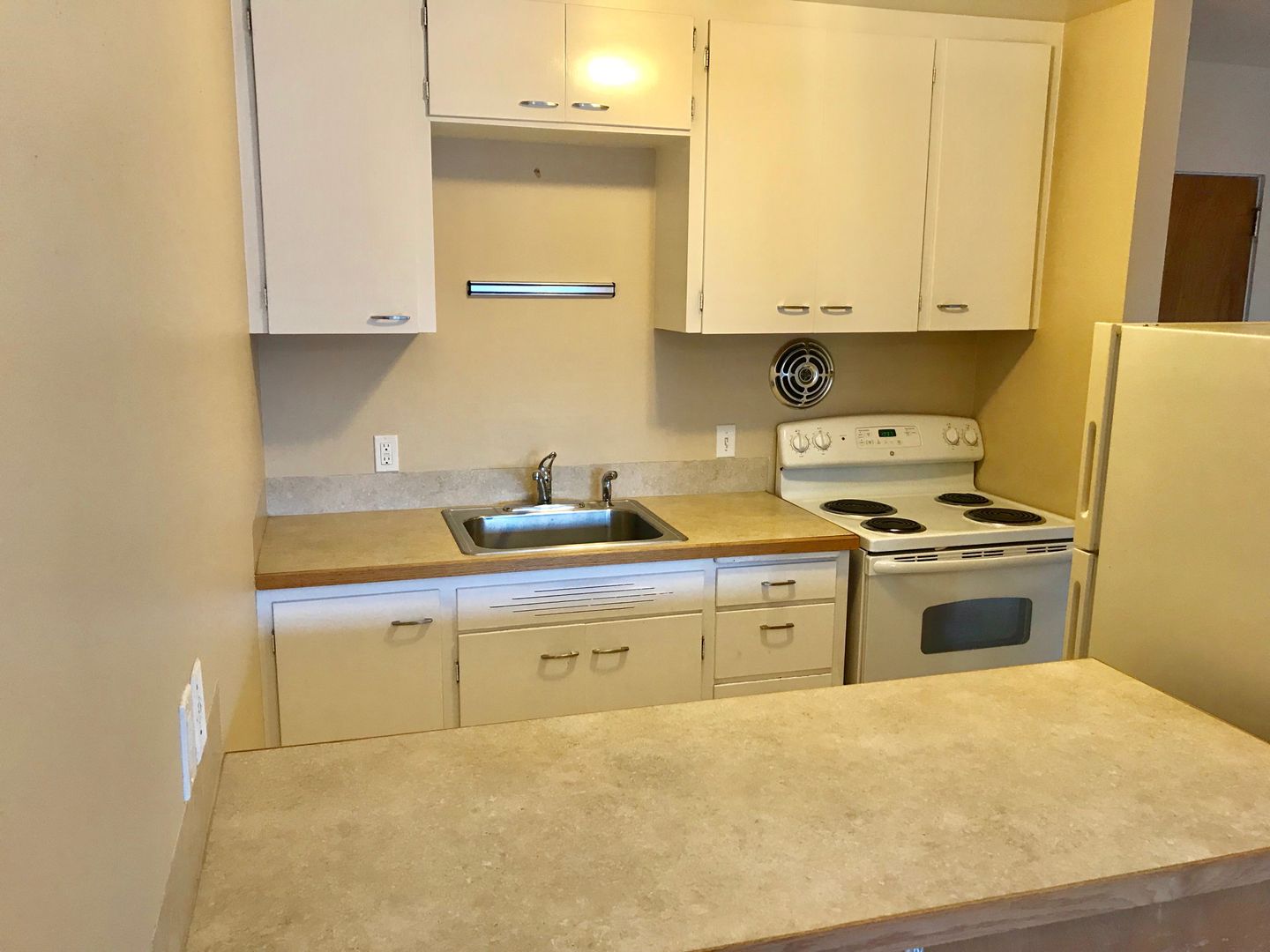 Seattle Apartment: 6805 & 6811 Woodlawn Ave NE