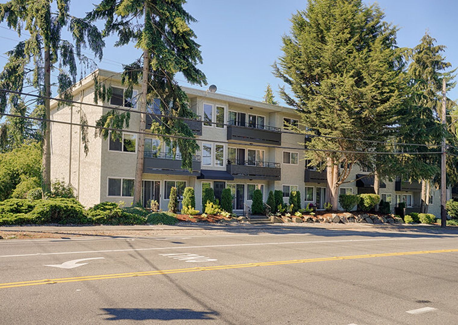 Seattle Apartment: 811 N 130th Street