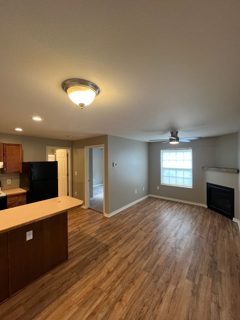 Durango Apartment: 1245 Roosa Ave