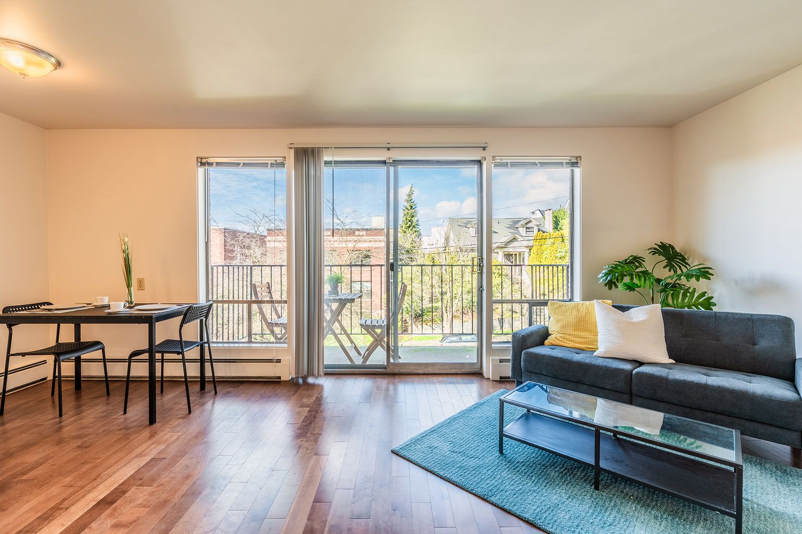 Seattle Apartment: 2800 Franklin Ave E