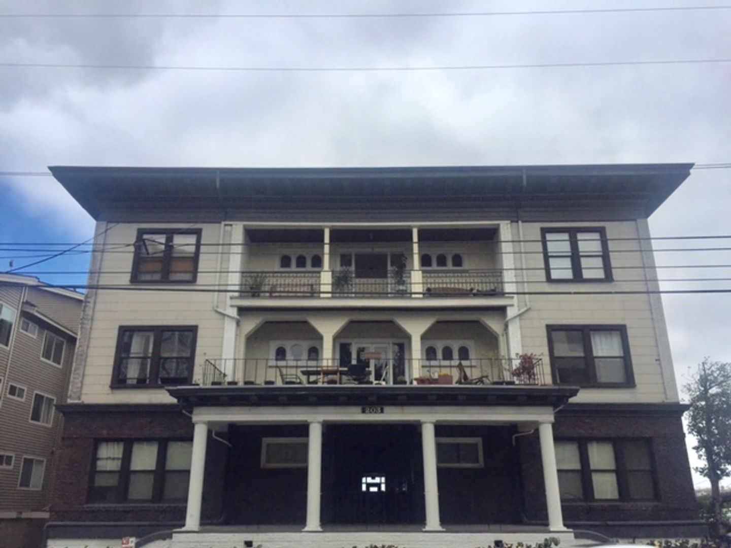 Seattle Apartment: 203 Bellevue Ave E