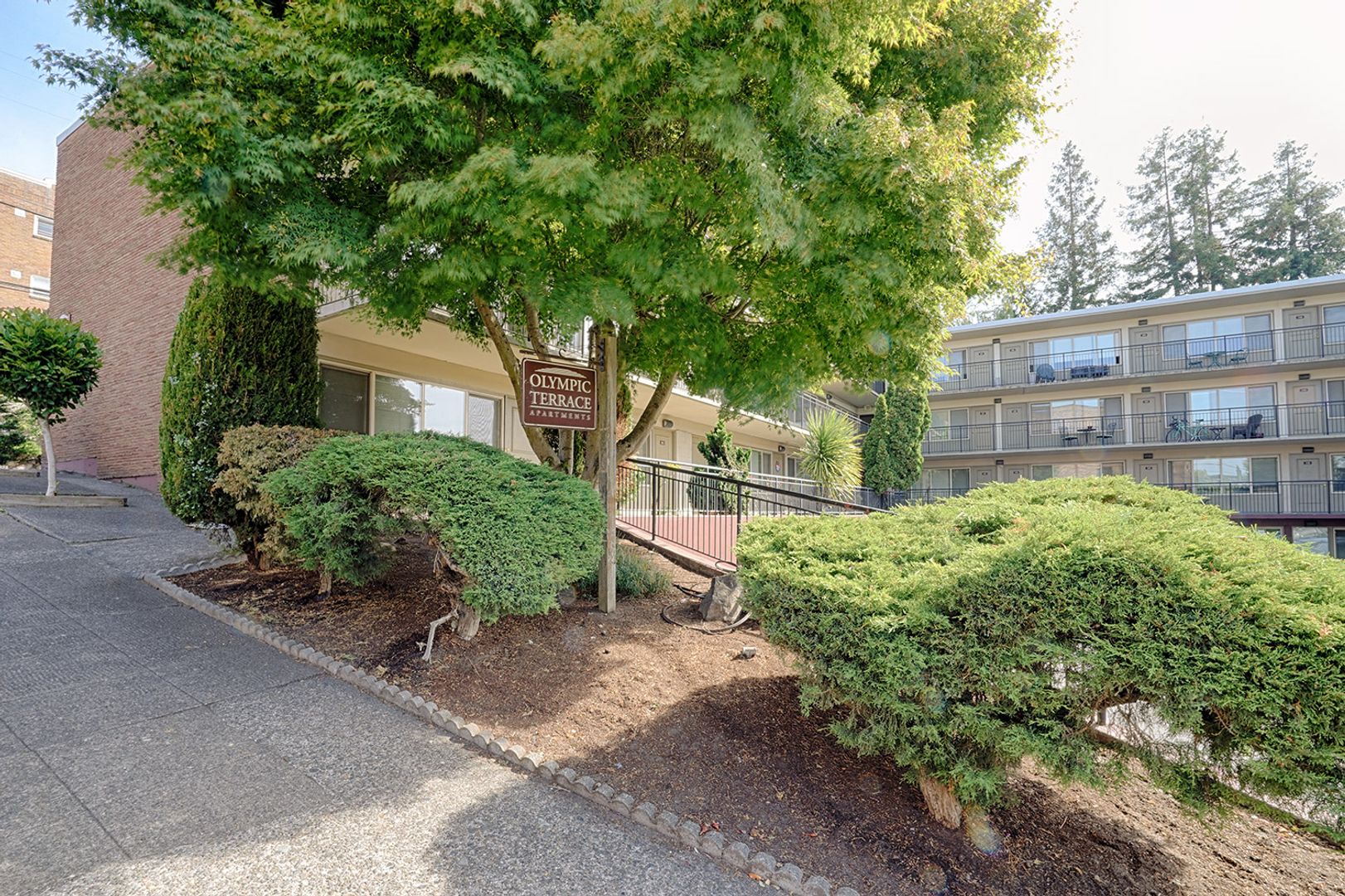 Seattle Apartment: 225 W Olympic Pl
