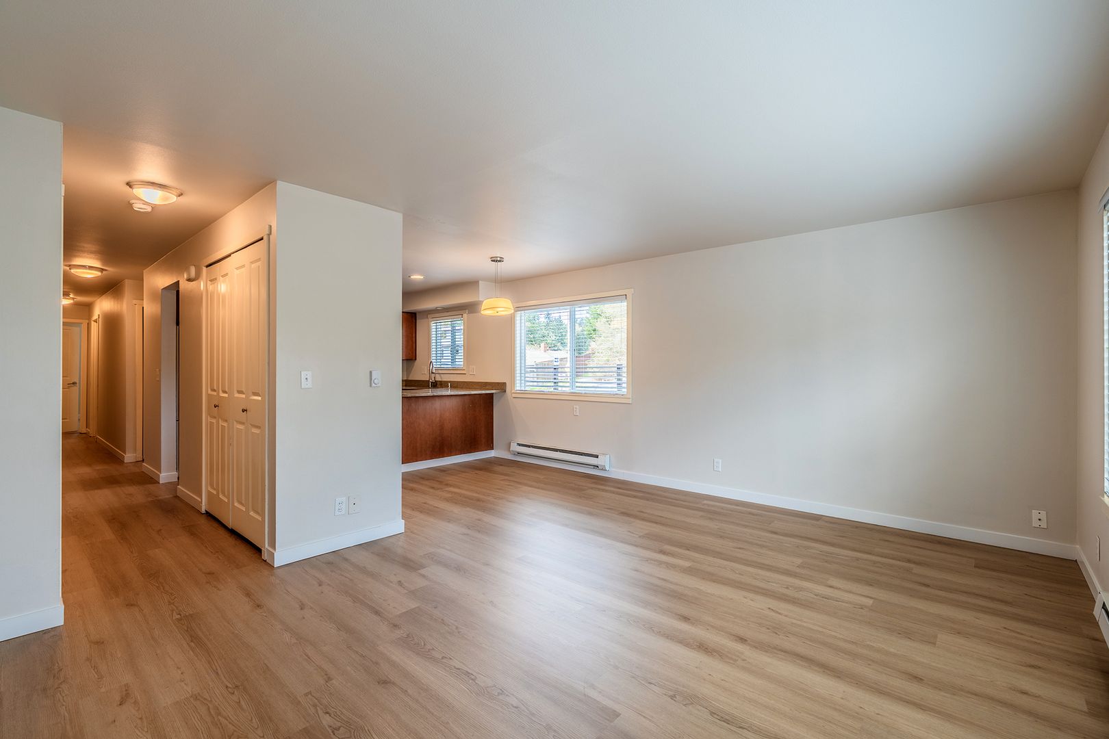 Seattle Apartment: 3855 34th Ave W