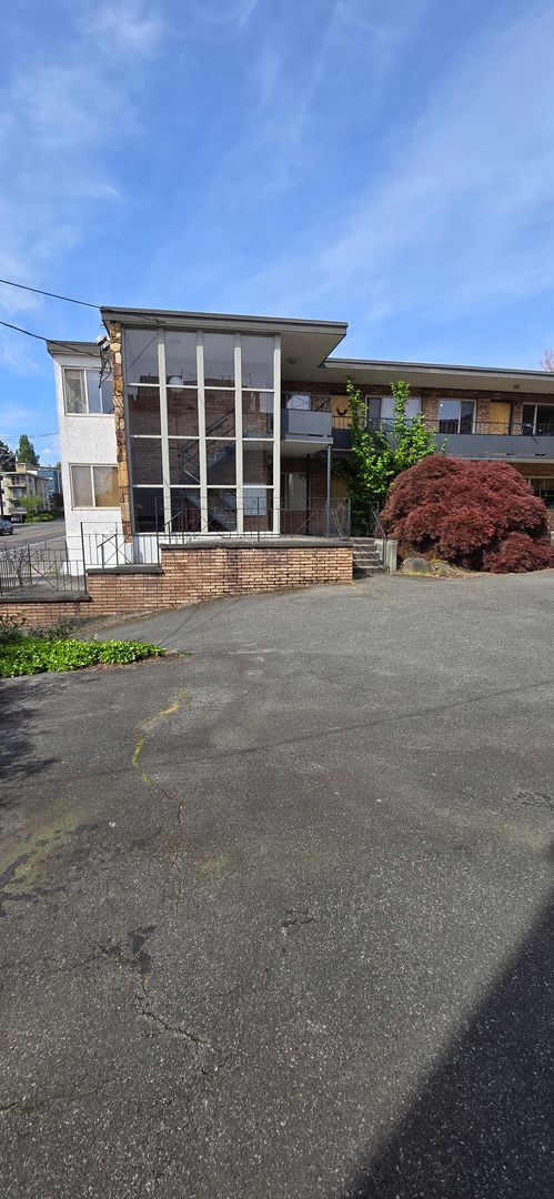 Seattle Apartment: 6530 24th AVE NW