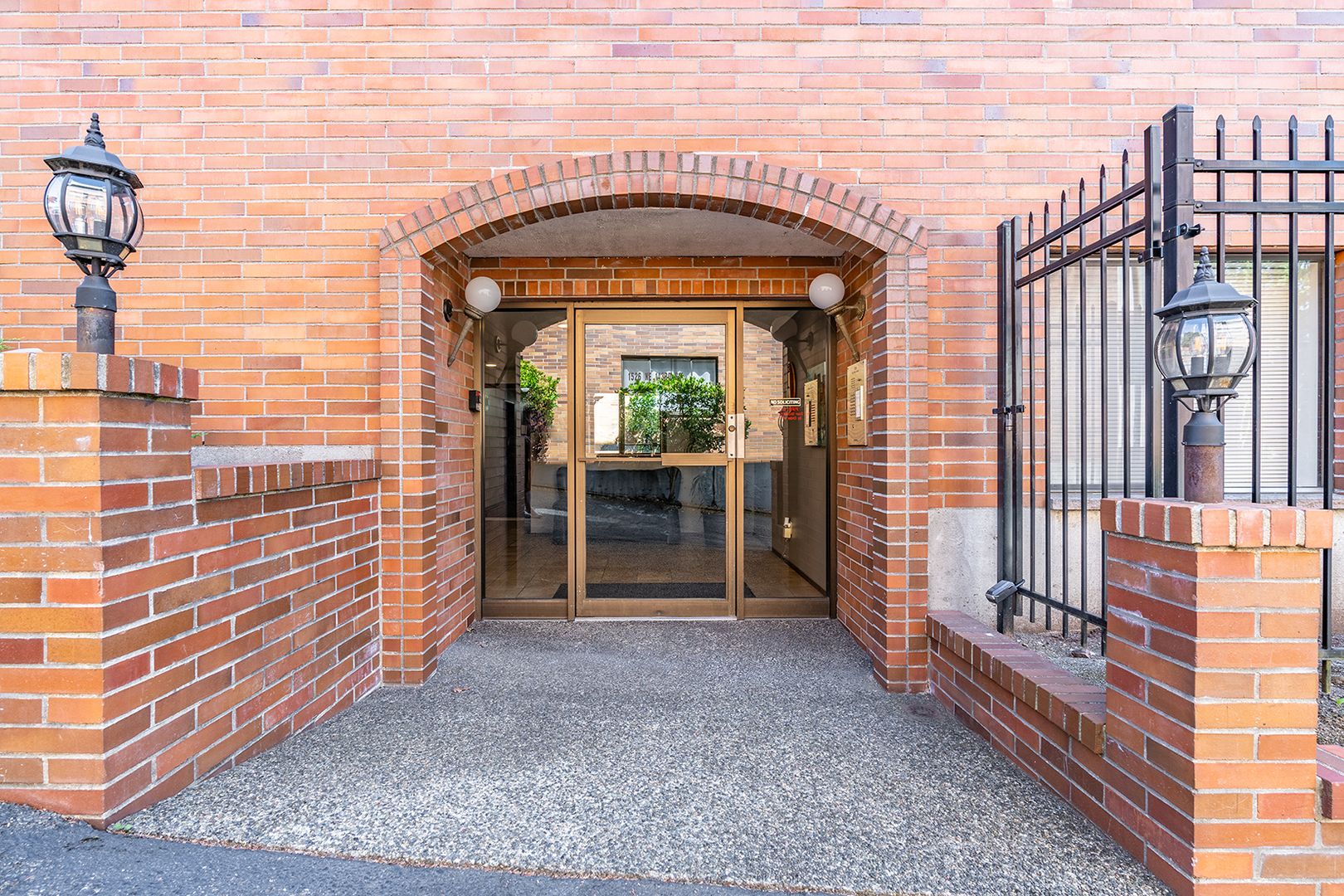 Seattle Apartment: 1526 NE 143rd Street