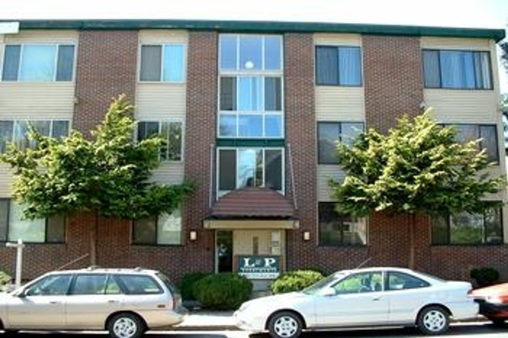 Seattle Apartment: 5027 15th Ave NE