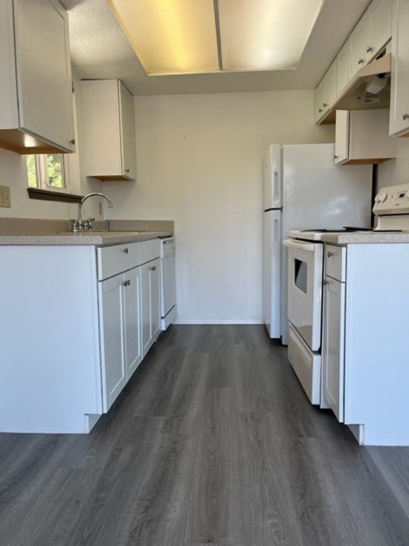 Lynnwood Apartment: 20220 - 20230 60th Ave W