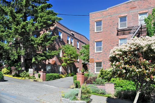 West Coast Arms Apartments: Fantastic corner 1-bedroom coming available in this classic Queen Anne brick – photo 1