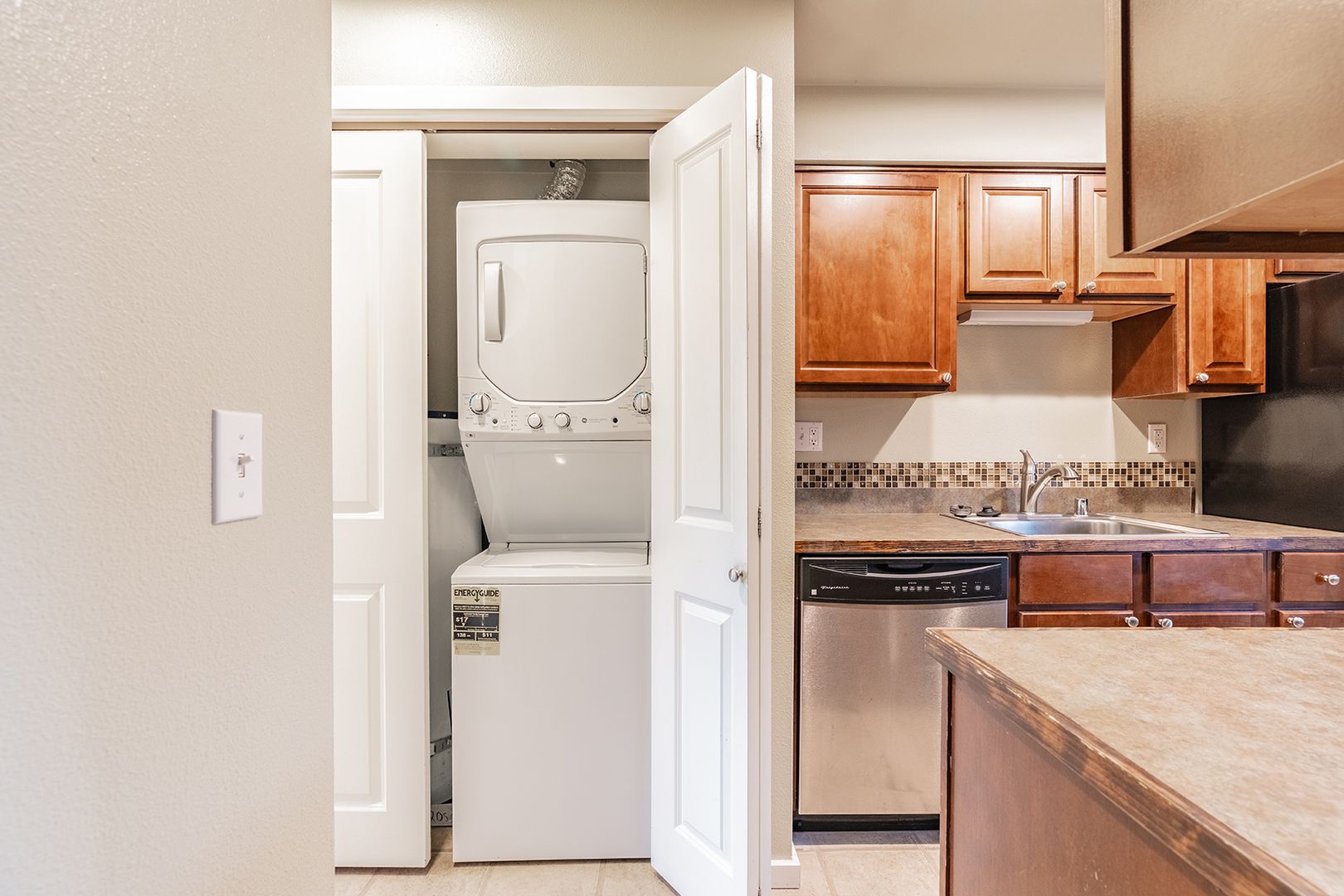 Seattle Apartment: 3855 34th Ave W