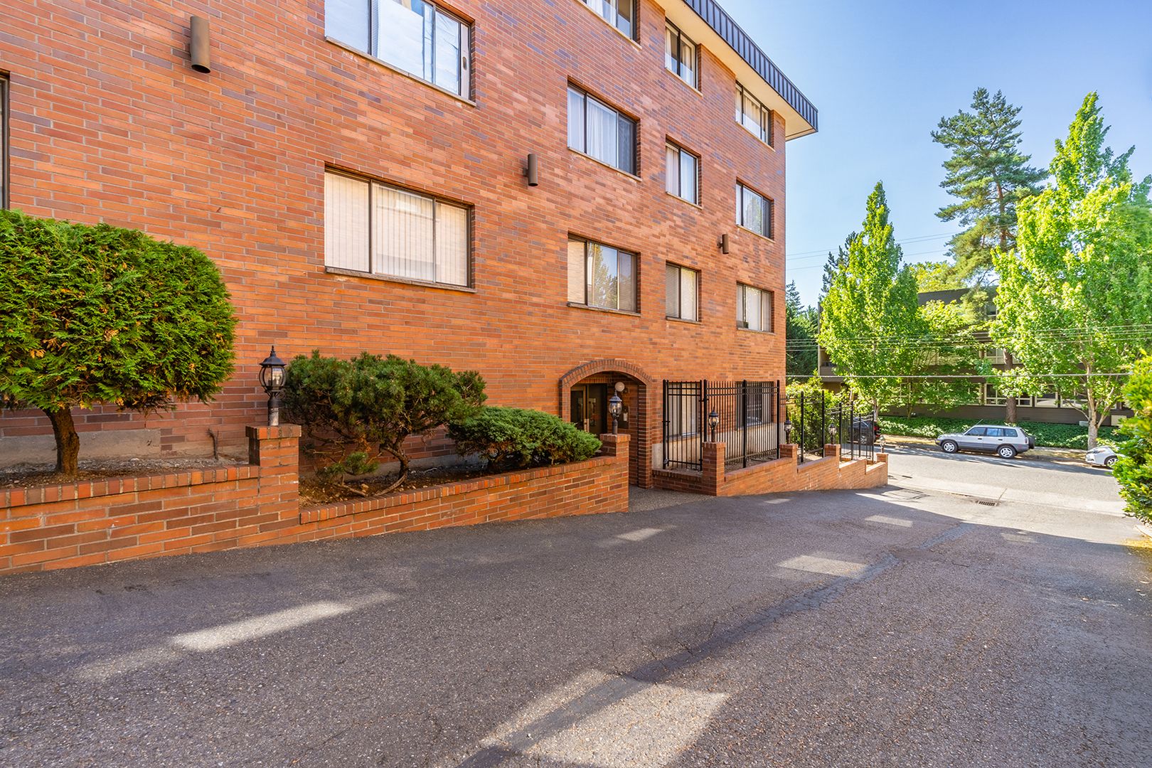 Seattle Apartment: 1526 NE 143rd Street