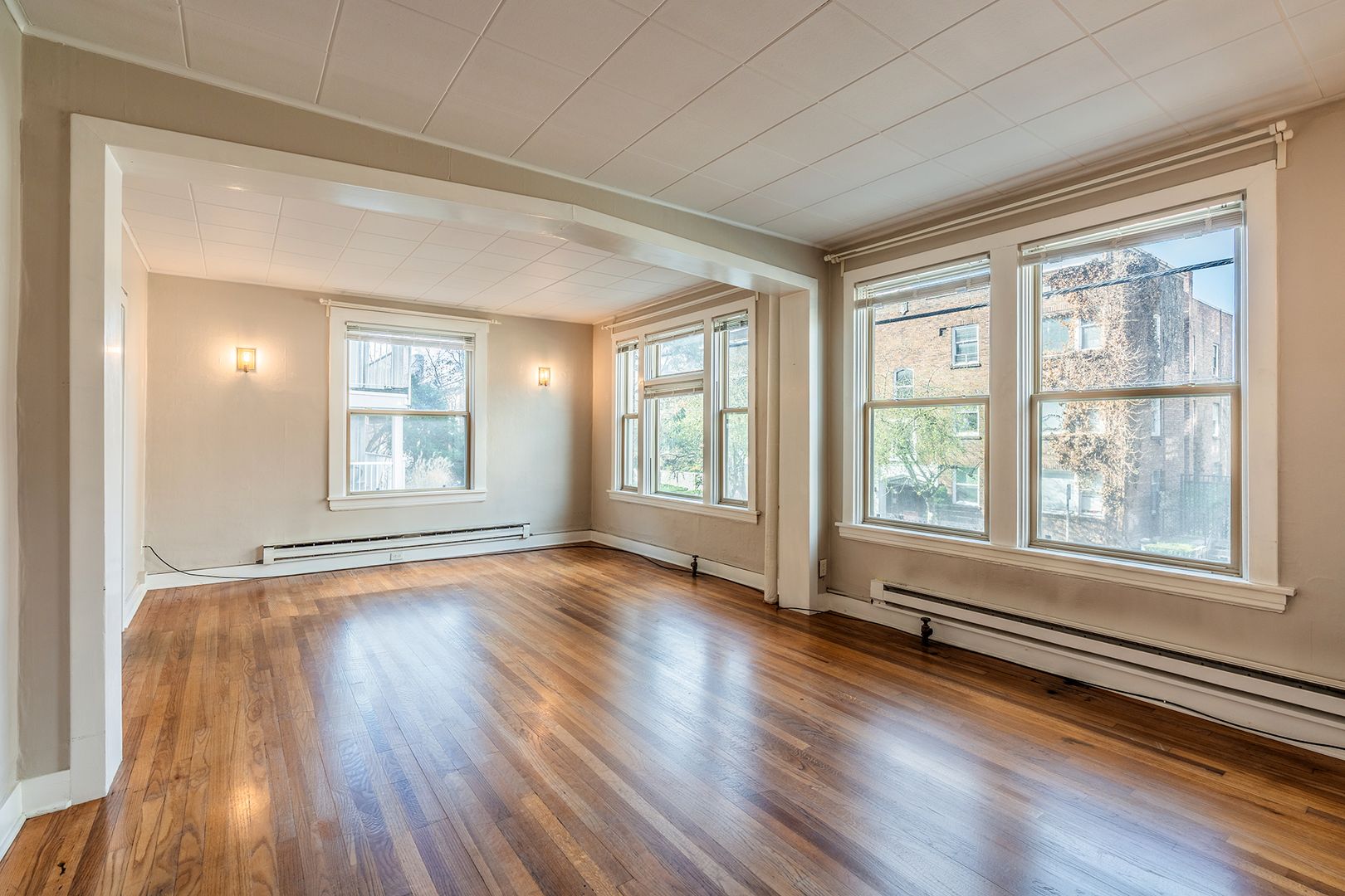Seattle Apartment: 320 Summit Ave E