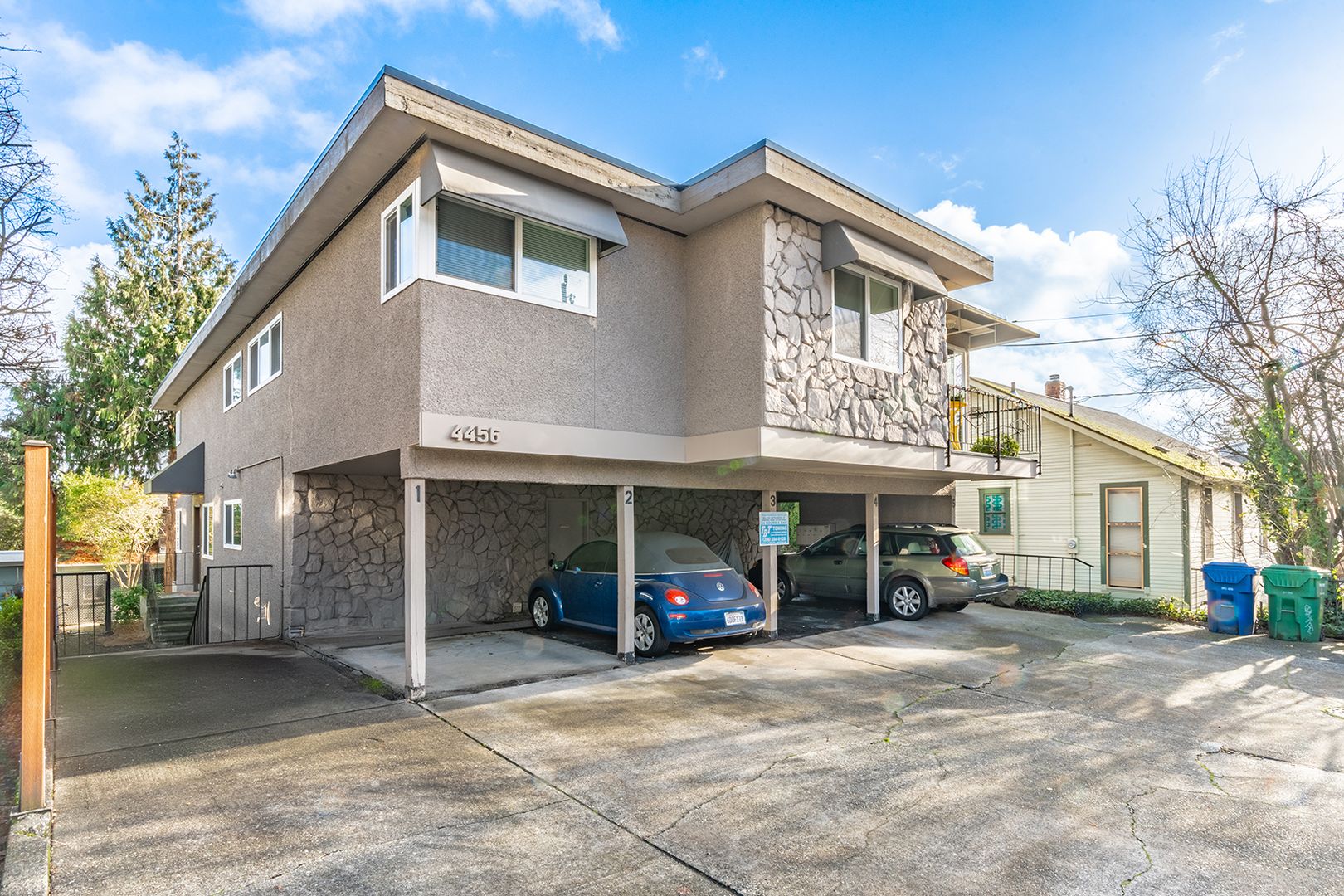 Seattle Apartment: 4456 Whitman Ave N