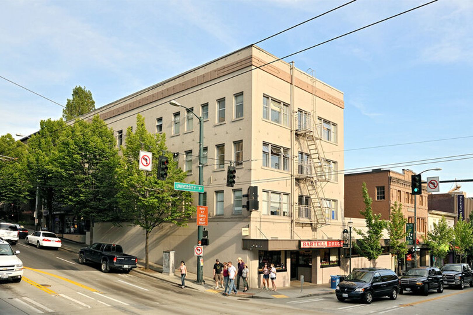 Seattle Apartment: 1407 NE 45th St/4344 University Way NE
