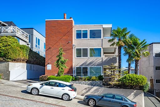 ***MOVE-IN BONUS!*** First & Aloha Apartments: Views, Parking, DECK! Wood Fireplace! – photo 1