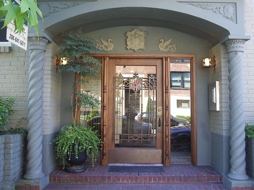 CATALINA APARTMENTS: Gorgeous studio with hardwood floors; vintage charm! – photo 1