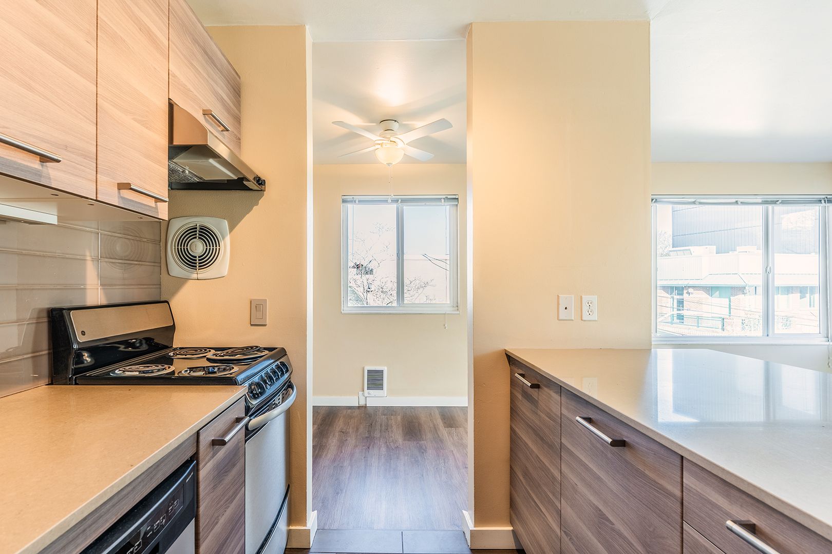 Seattle Apartment: 6805 & 6811 Woodlawn Ave NE