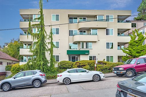 ***SEPTEMBER RENT FREE!*** 6th Ave Apartments: Firepalce, DECK, Plank Floors, Modern Kitchen, Granite, Remodel, W/D, Parking! – photo 1