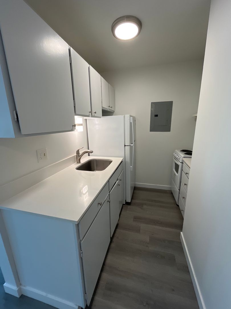 Renton Apartment: 351 Vuemont Pl NE
