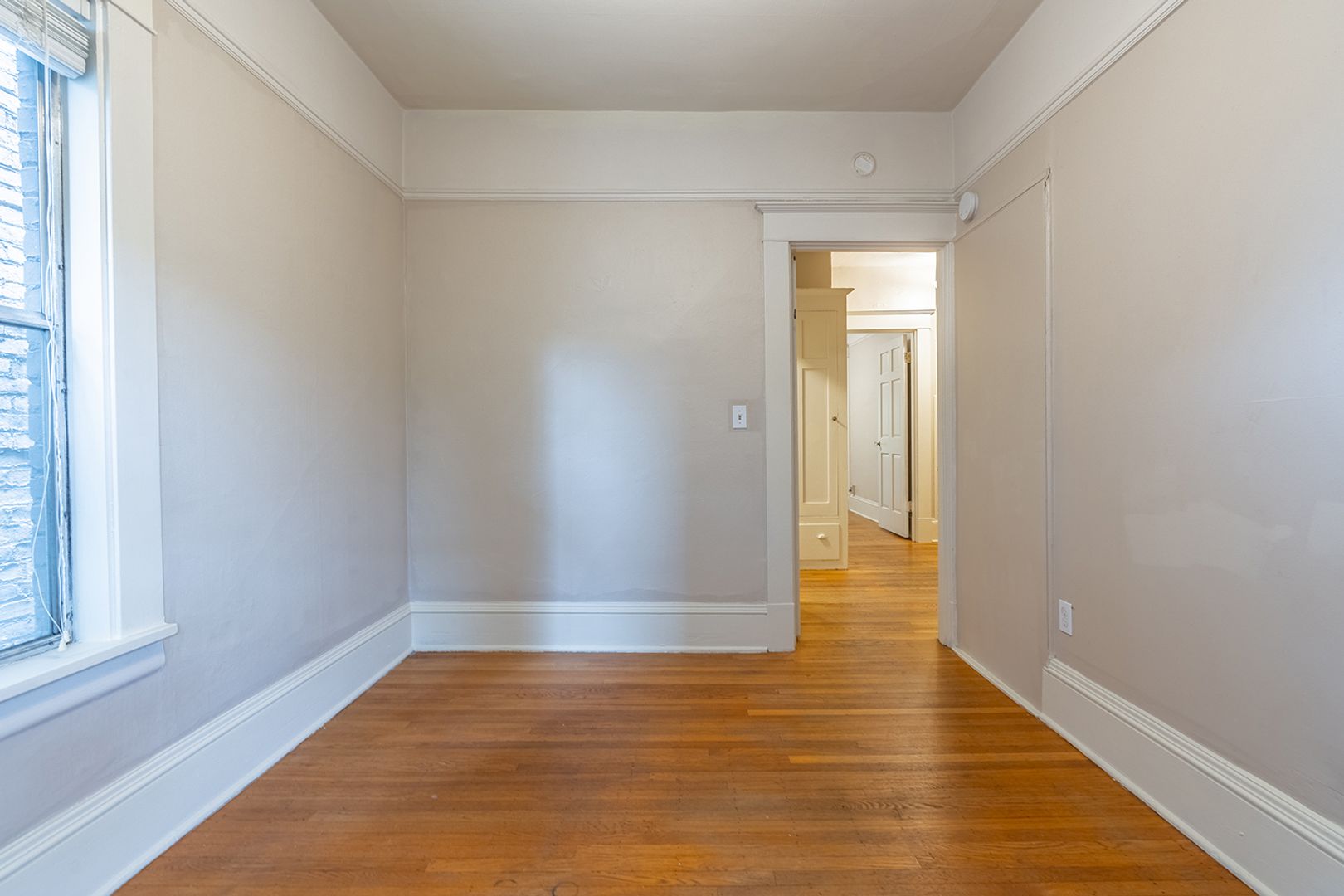 Seattle Apartment: 313 10th Ave E