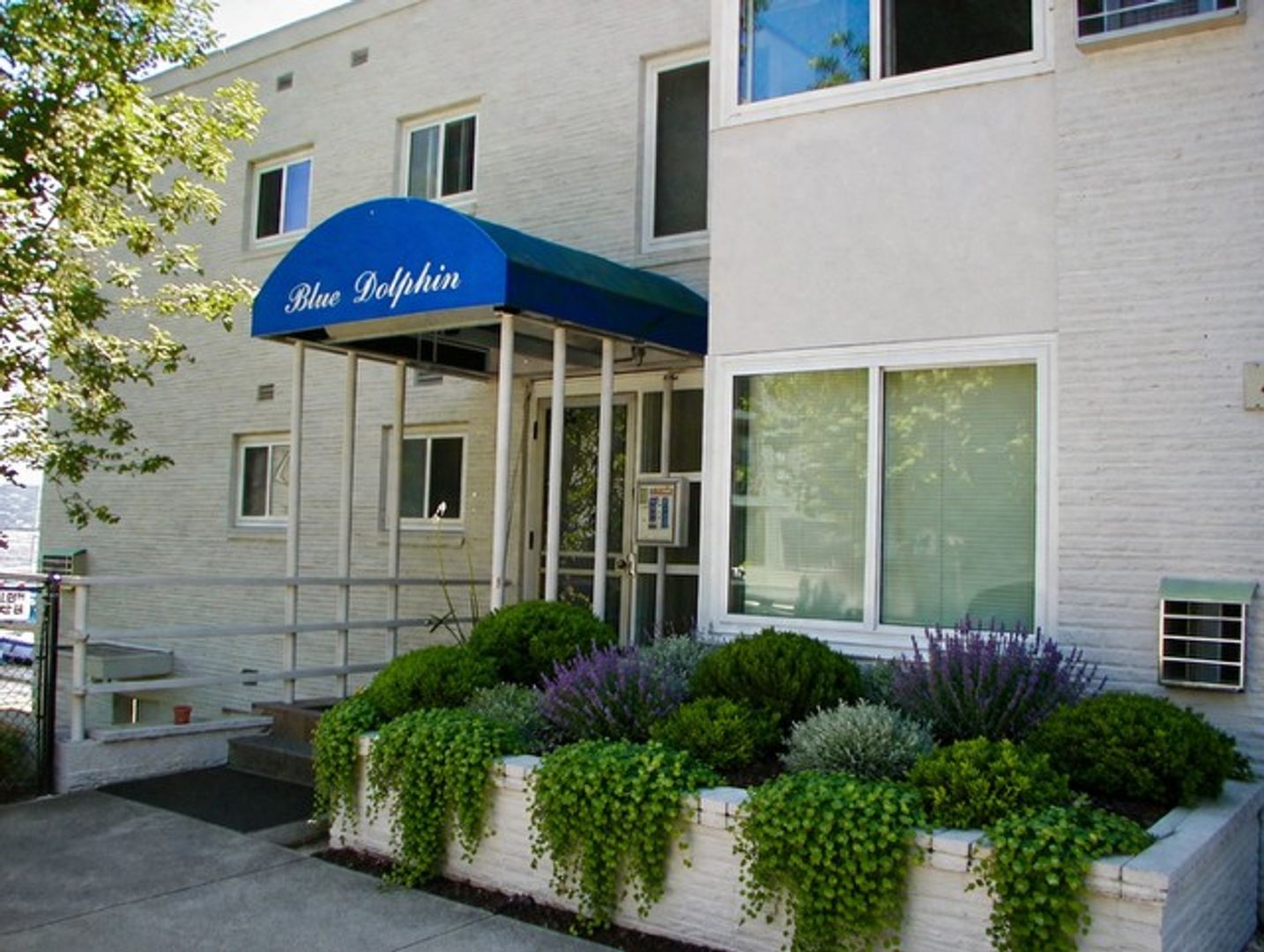 Seattle Apartment: 400 Lakeside Ave S