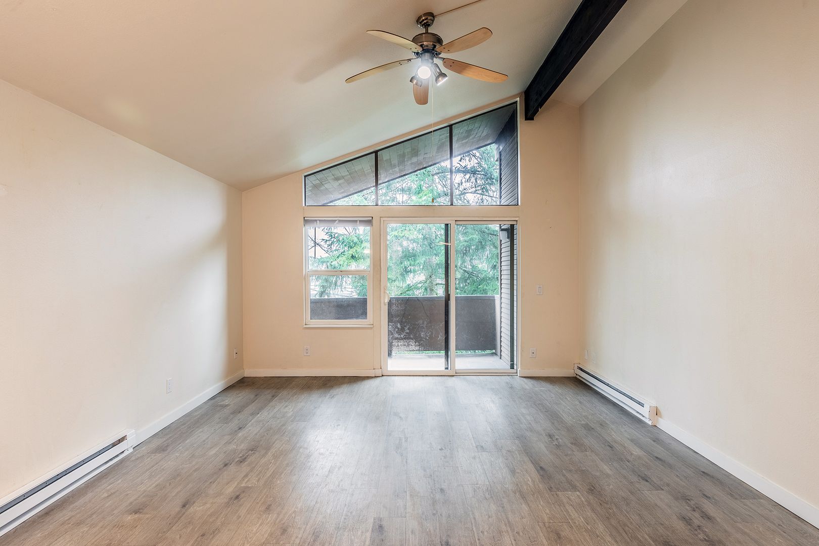 Bellevue Apartment: 14826 SE 38th St