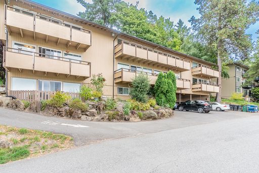 DESIRABLE MERCER ISLAND LOCATION WITH PARKING
