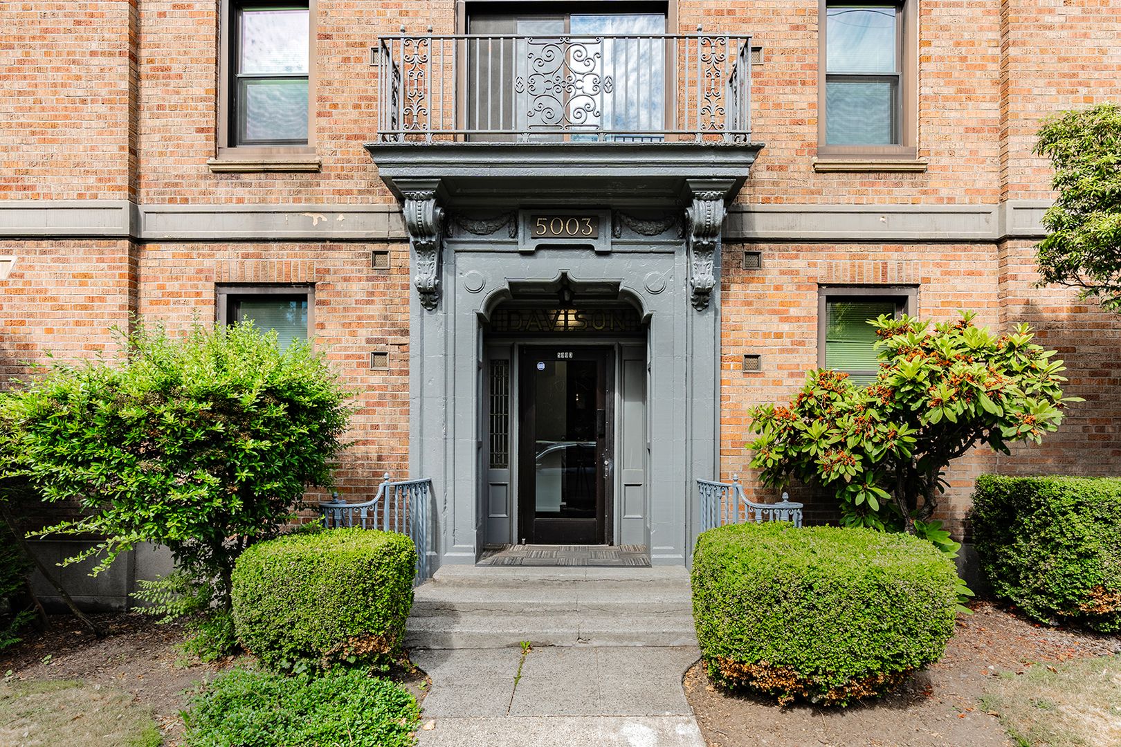 Seattle Apartment: 5003 15th Ave NE