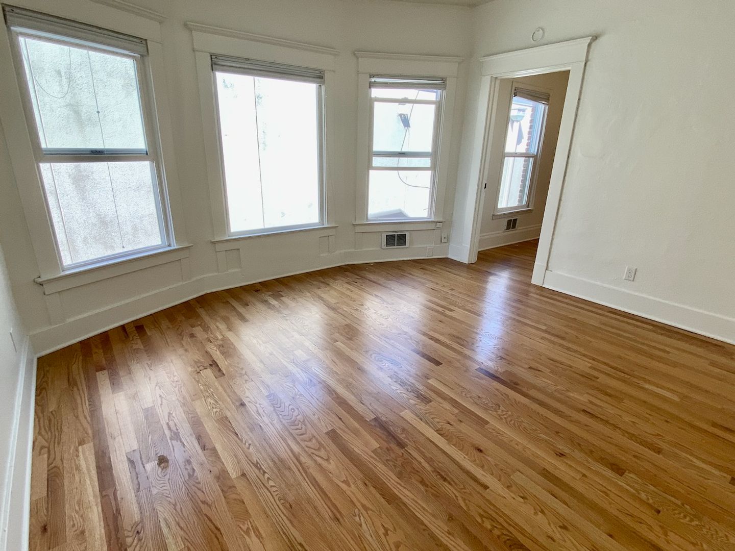 Seattle Apartment: 2402 7th Ave W
