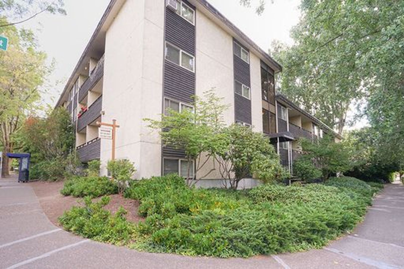 Seattle Apartment: 11002 35th Ave NE