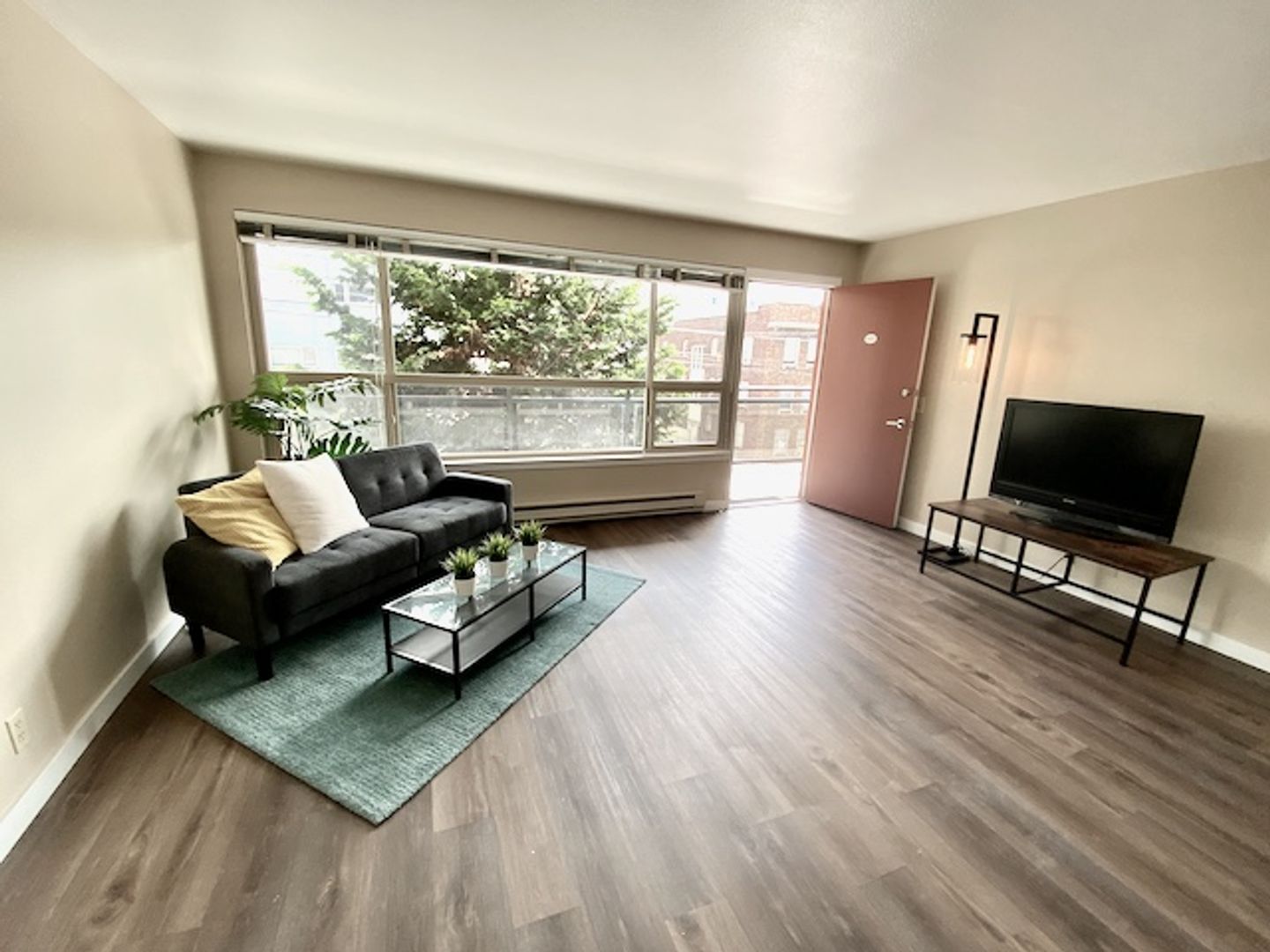 Seattle Apartment: 700 E Mercer St