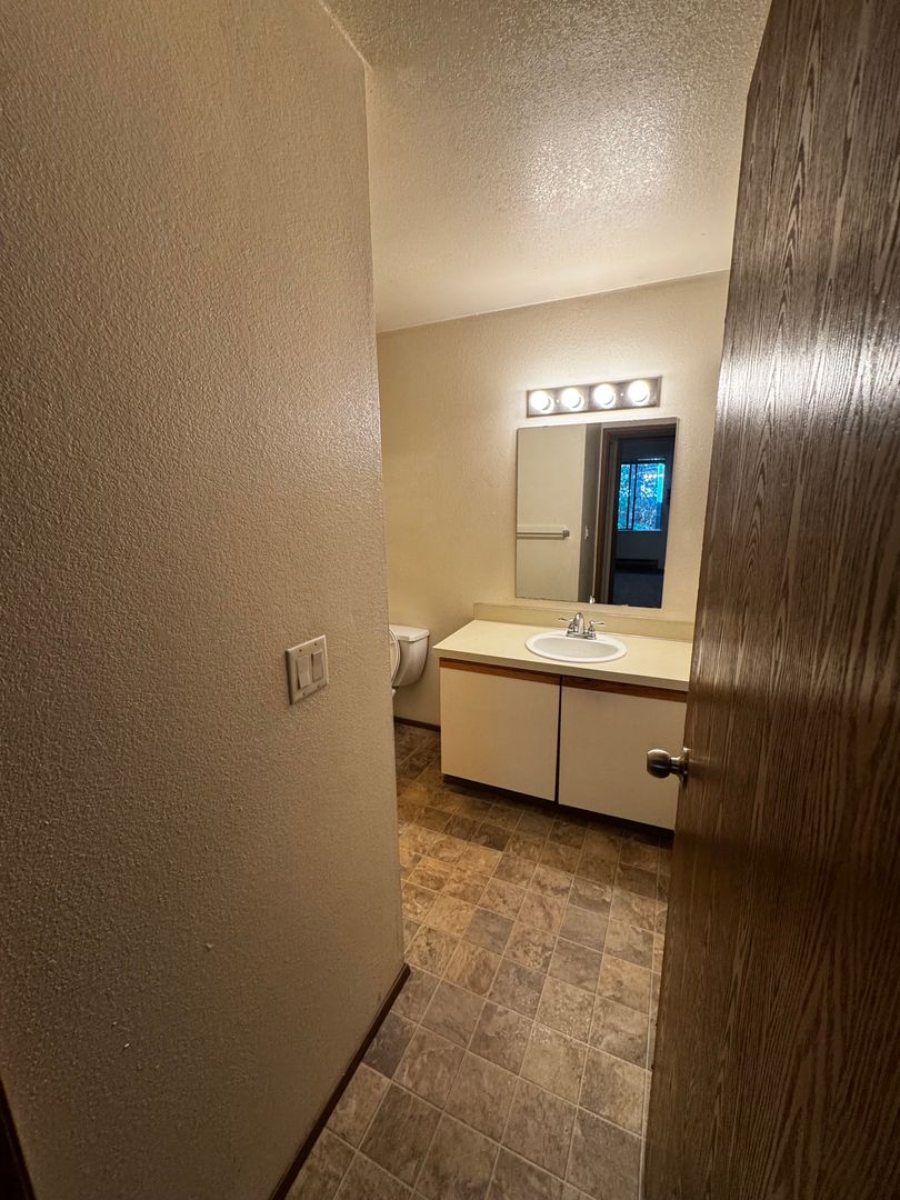 WOODINVILLE Apartment: 17910 142nd Ave NE