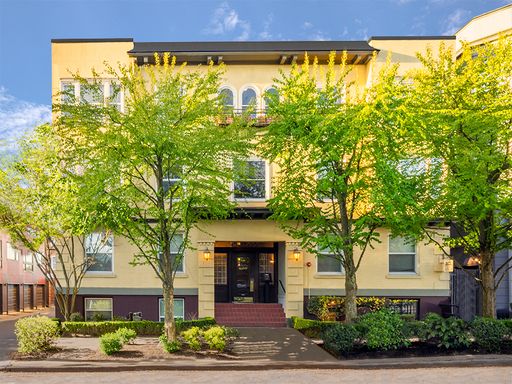 Currently available: updated 1 bedroom with hardwood floors, modern kitchen, and conveniently located – photo 1