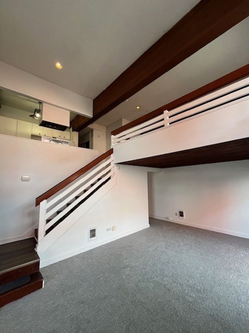 Seattle Apartment: 2621 14th W