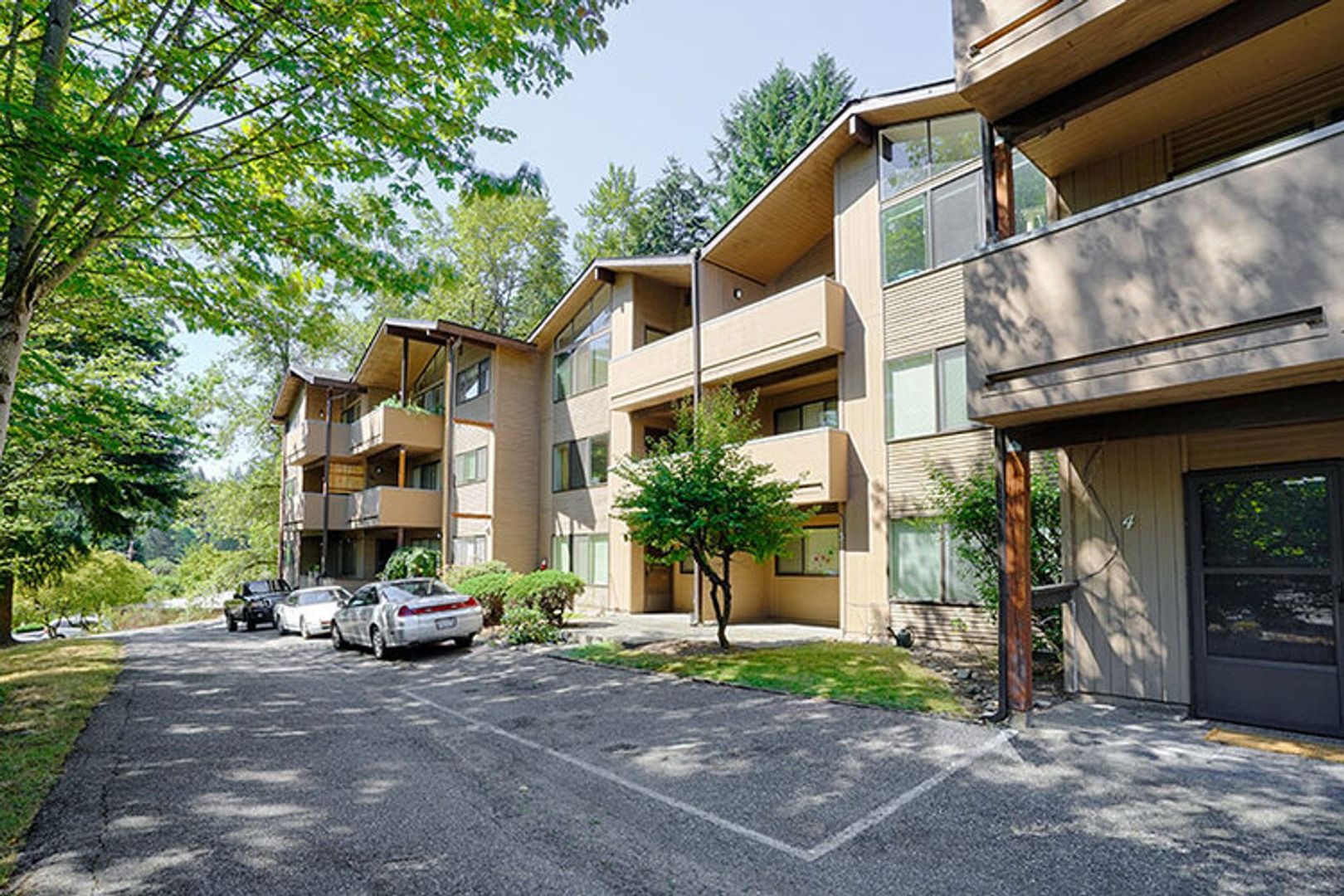 Bellevue Apartment: 14826 SE 38th St