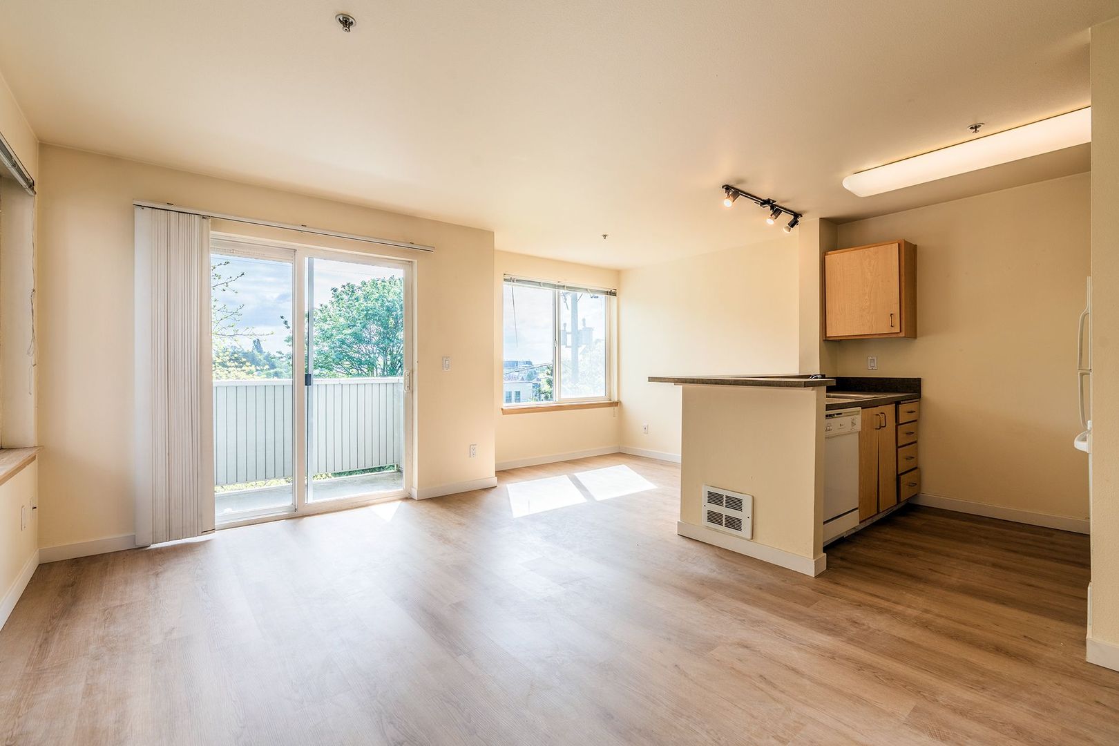 Seattle Apartment: 411 11th Ave