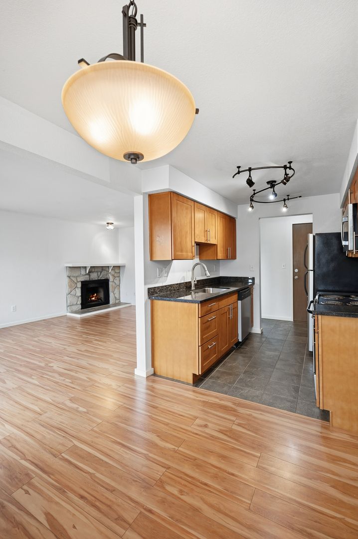 Seattle Apartment: 12003 15th Ave NE