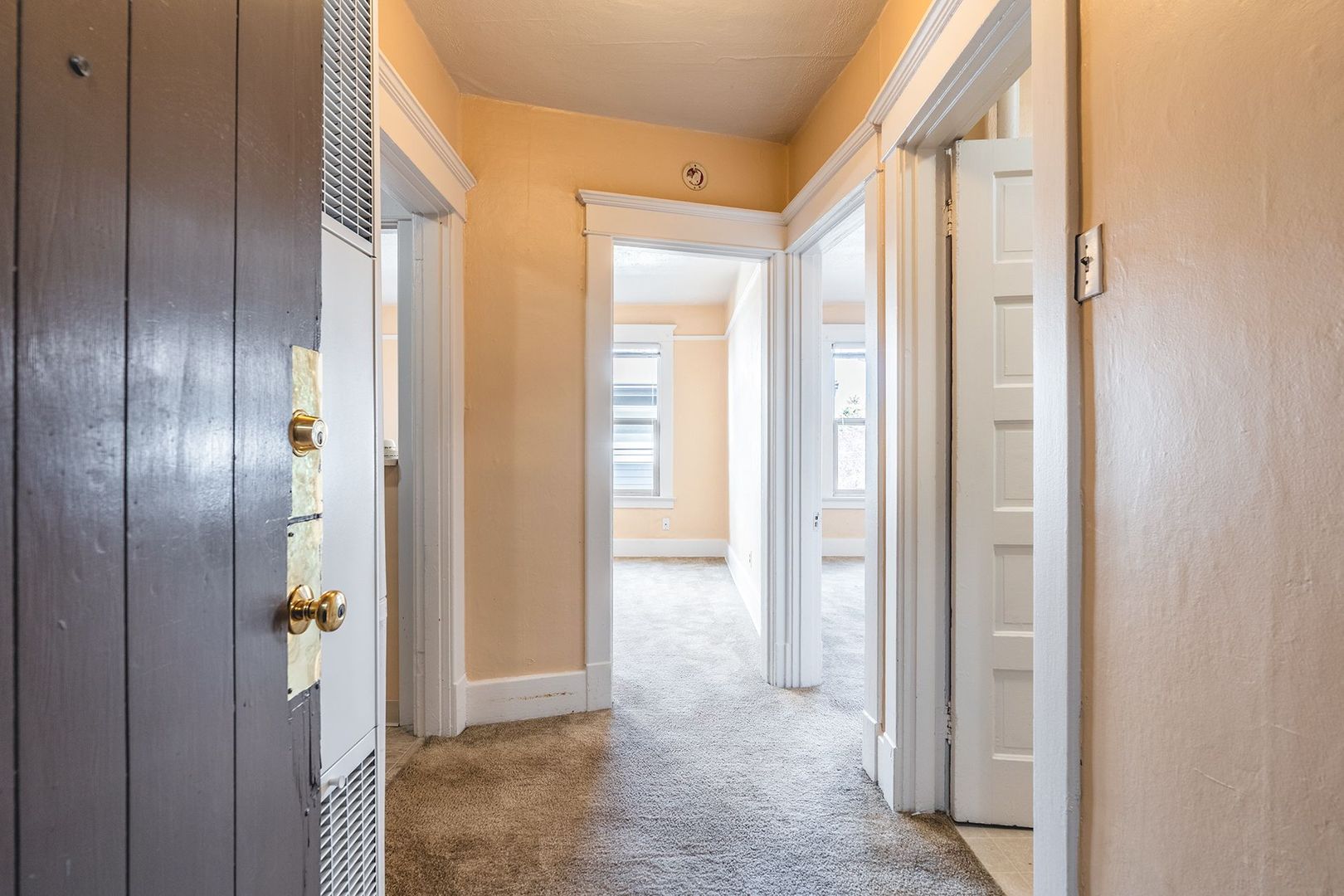 Seattle Apartment: 721 17th Ave