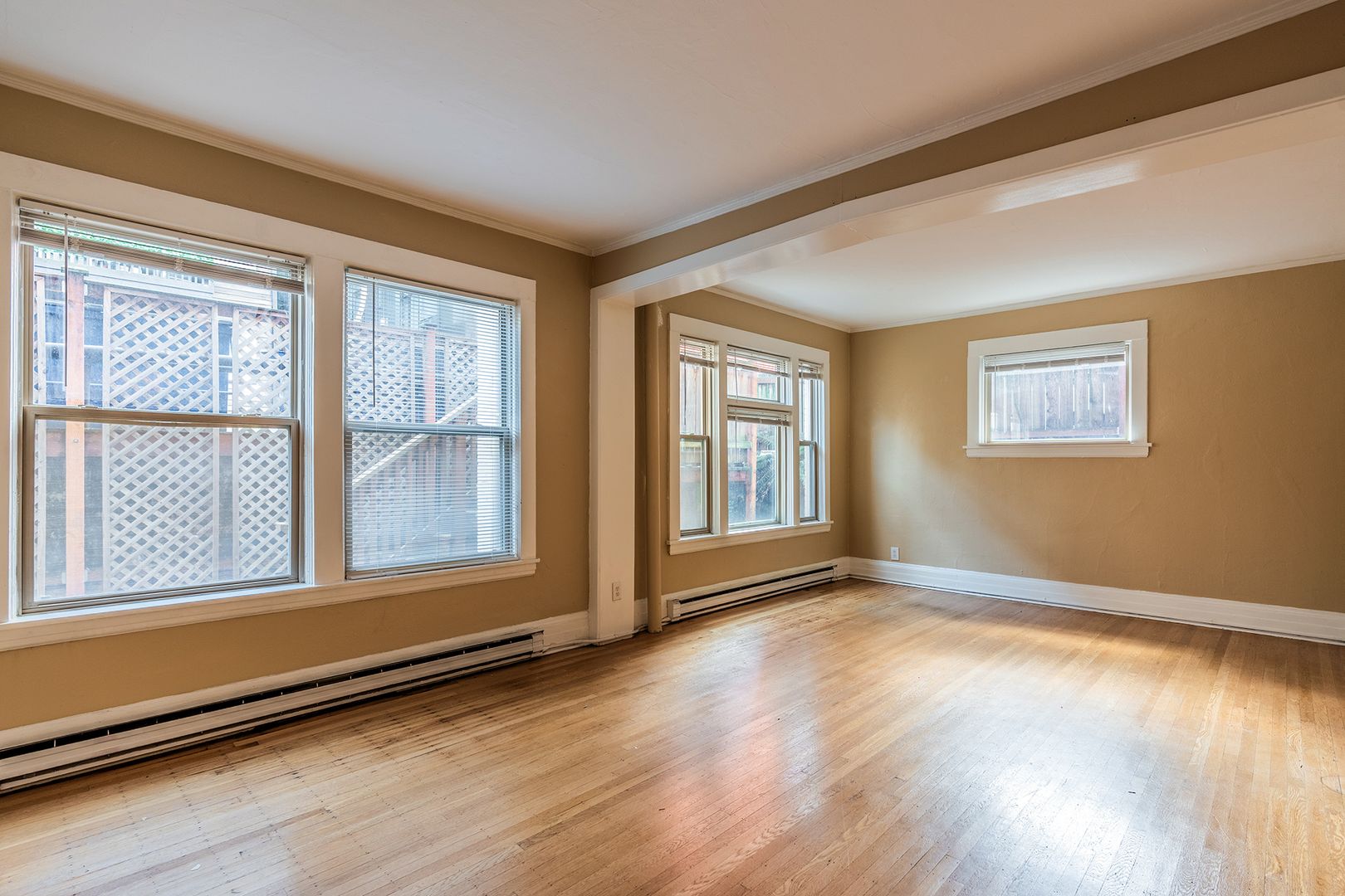 Seattle Apartment: 320 Summit Ave E