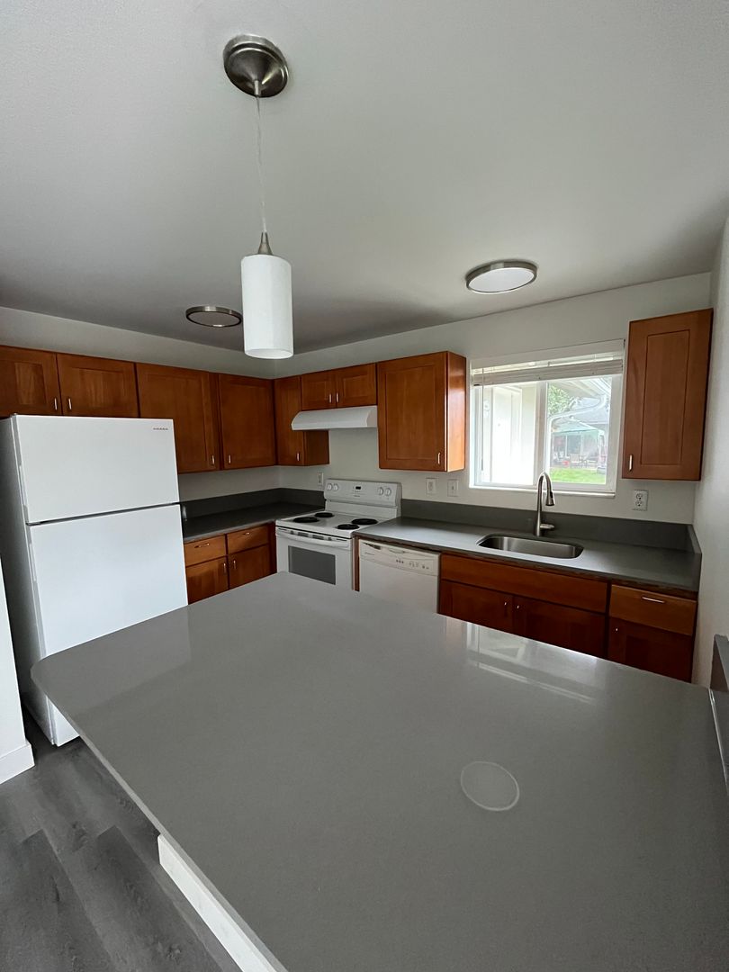 AUBURN Apartment: 1608 8th St NE