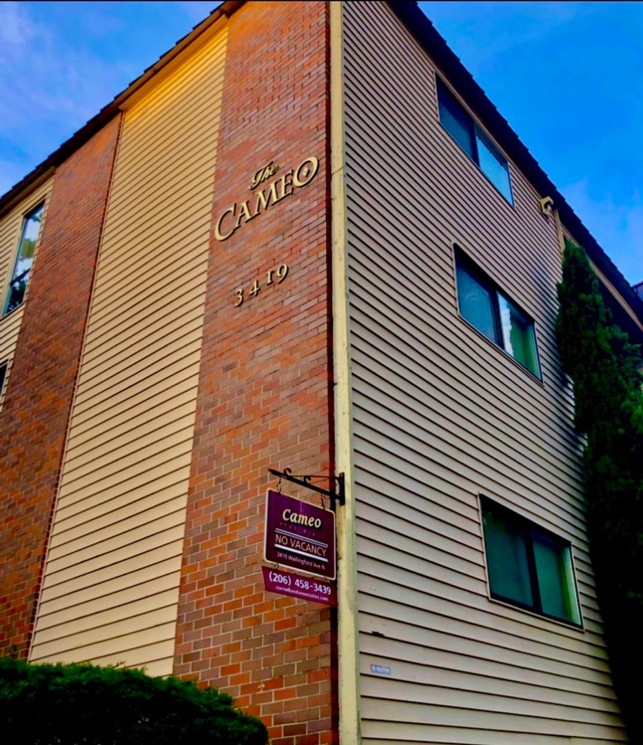 Seattle Apartment: 3419 Wallingford Ave N