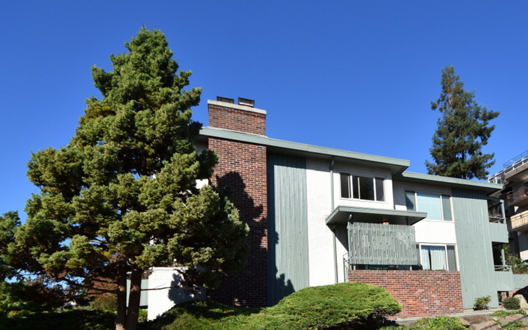 Seattle Apartment: 300 N 42ND ST