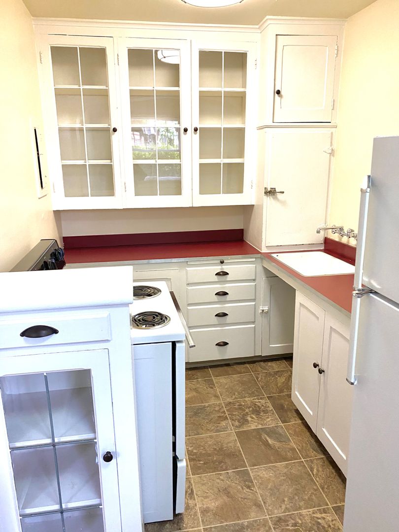 Seattle Apartment: 409 10th Ave E