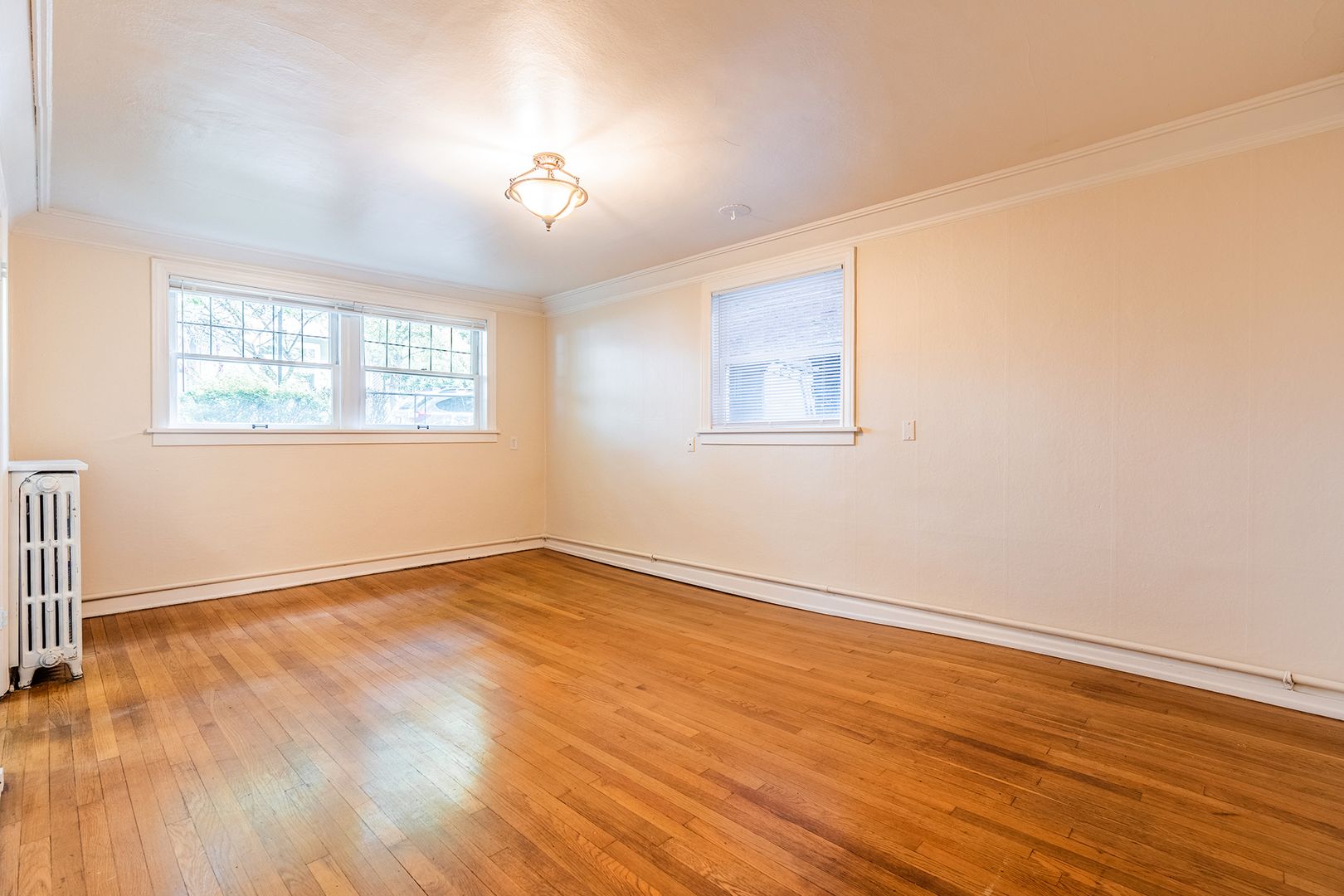 Seattle Apartment: 409 10th Ave E