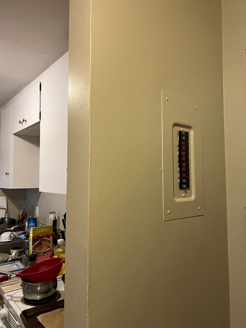 Seattle Apartment: 6805 & 6811 Woodlawn Ave NE