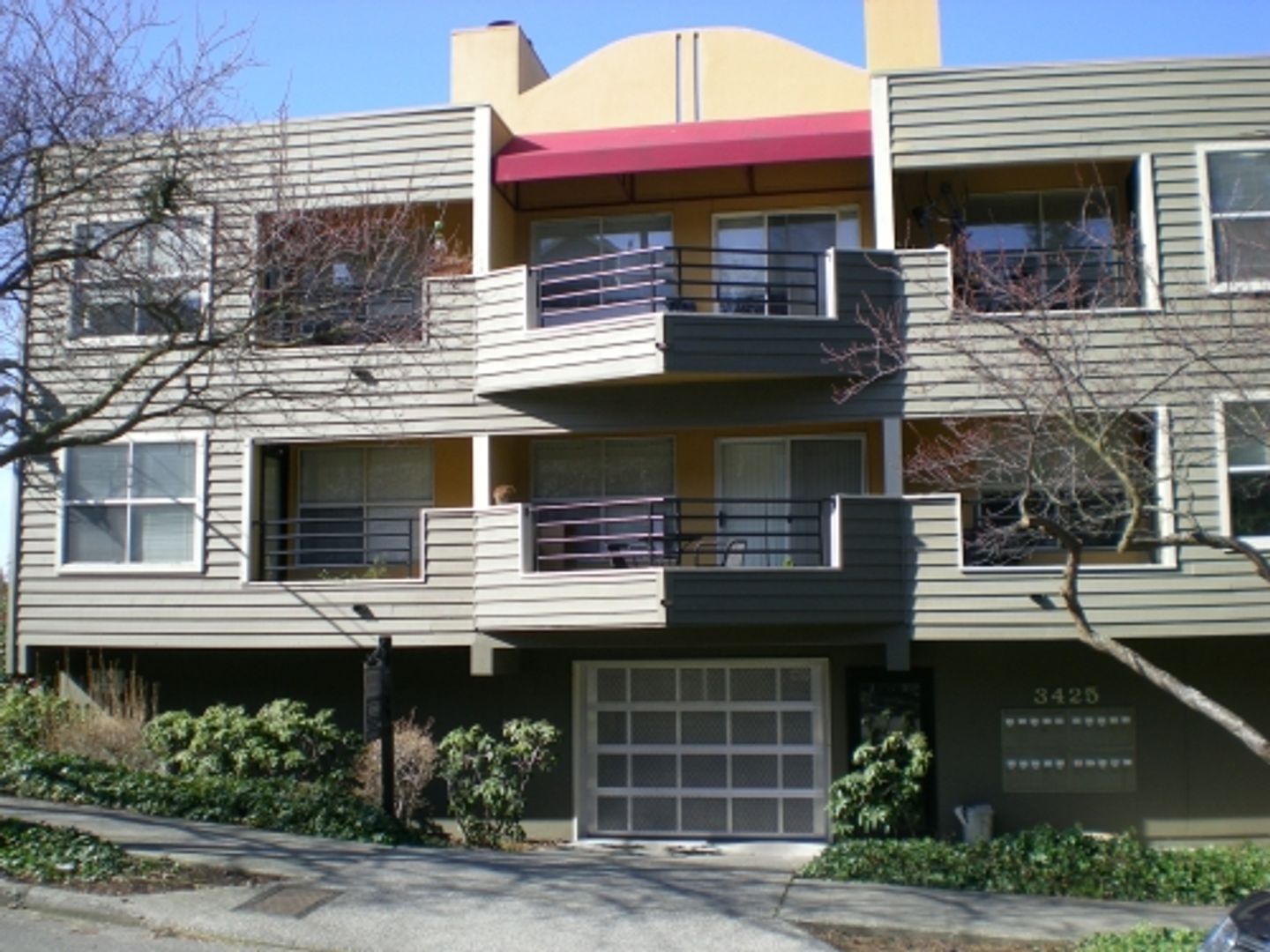 Seattle Apartment: 3425 14th Ave W