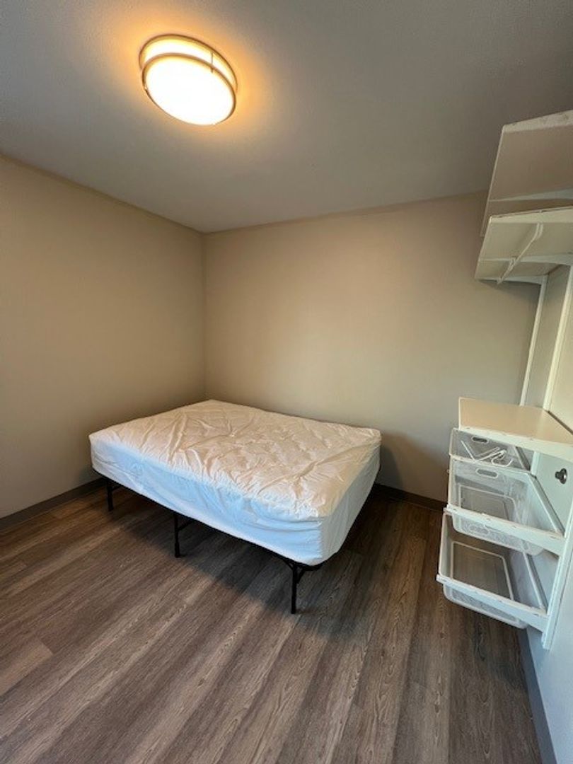 Seattle Apartment: 1811 20th Ave