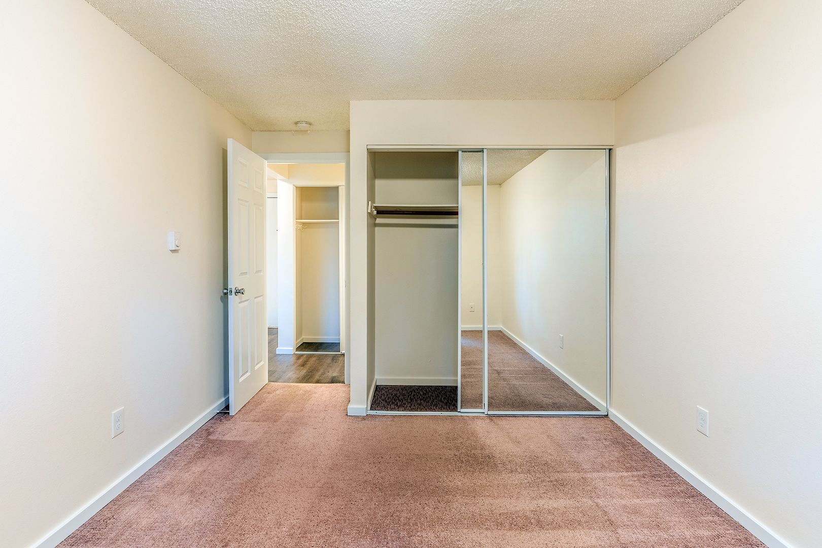 Bellevue Apartment: 425 Bellevue Way SE