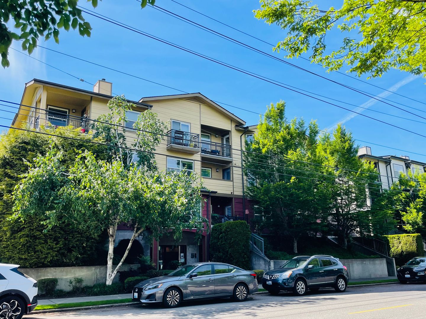 Seattle Apartment: 119 19th Ave E