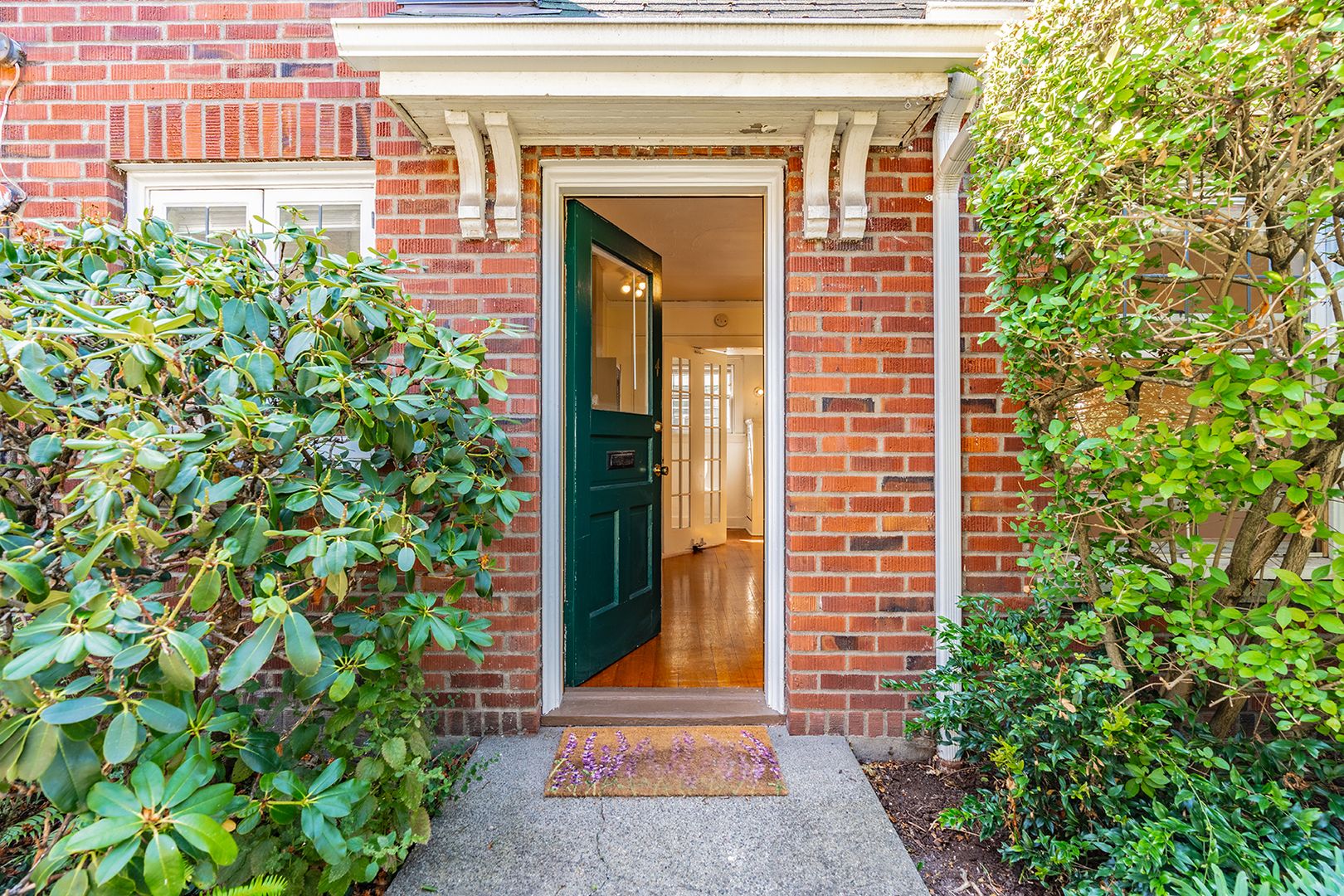 Seattle Apartment: 425-435 10TH Ave E